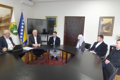 Hafizi Azra Filan i Husein Jašić kod Općinskog načelnika