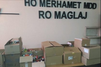 UČENICI POMAŽU NARODNOJ KUHINJI „MERHAMET“ – ZAJEDNO U DUHU SOLIDARNOSTI I RAMAZANA