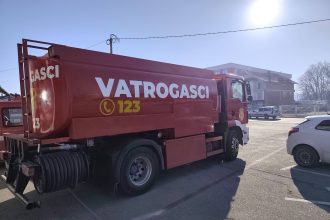 Vatrogasci u Jelahu dobili novu autocisternu