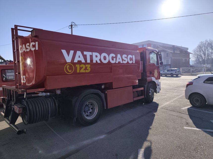 Vatrogasci u Jelahu dobili novu autocisternu Vatrogasci u Jelahu dobili novu autocisternu
